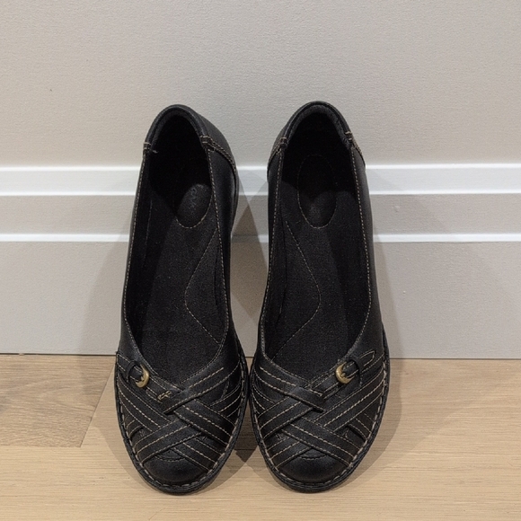 Clarks Chic Black  Leather Loafers with Stitch Detailing. Size 9.5 - Picture 2 of 6